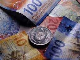 الفرنك السويسري يرتفع أمام العملات الرئيسية